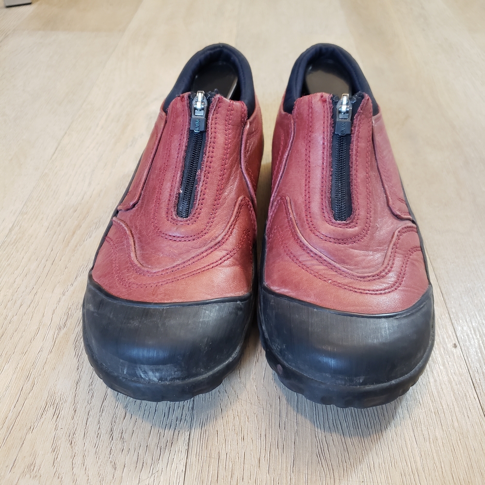 Women's Red Leather Zip-Up Shoes